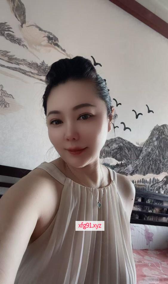 美艳巨乳妈妈 - 寻芳阁