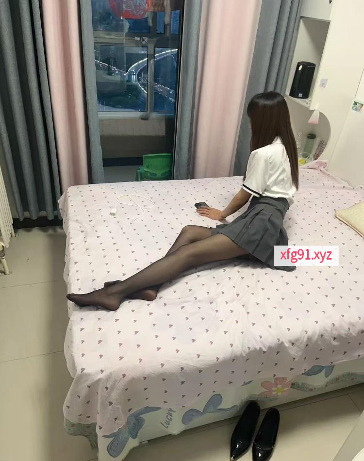 长腿丝袜少妇 - 寻芳阁