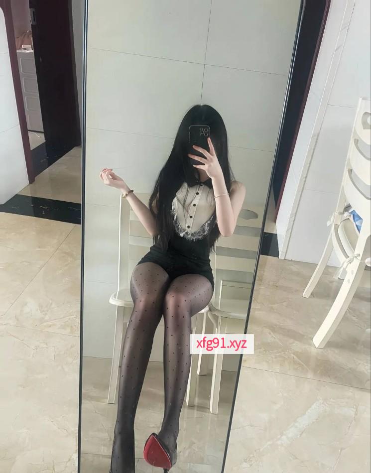 魔都黑丝小萝莉 - 寻芳阁