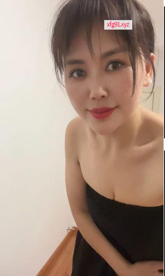出水芙蓉性感少妇 - 寻芳阁