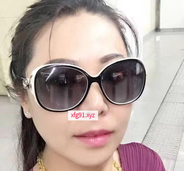 美艳性感妈妈 - 寻芳阁