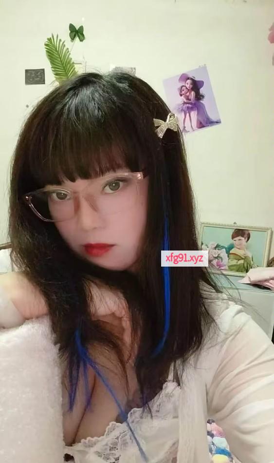 丰满大胸少妇 - 寻芳阁