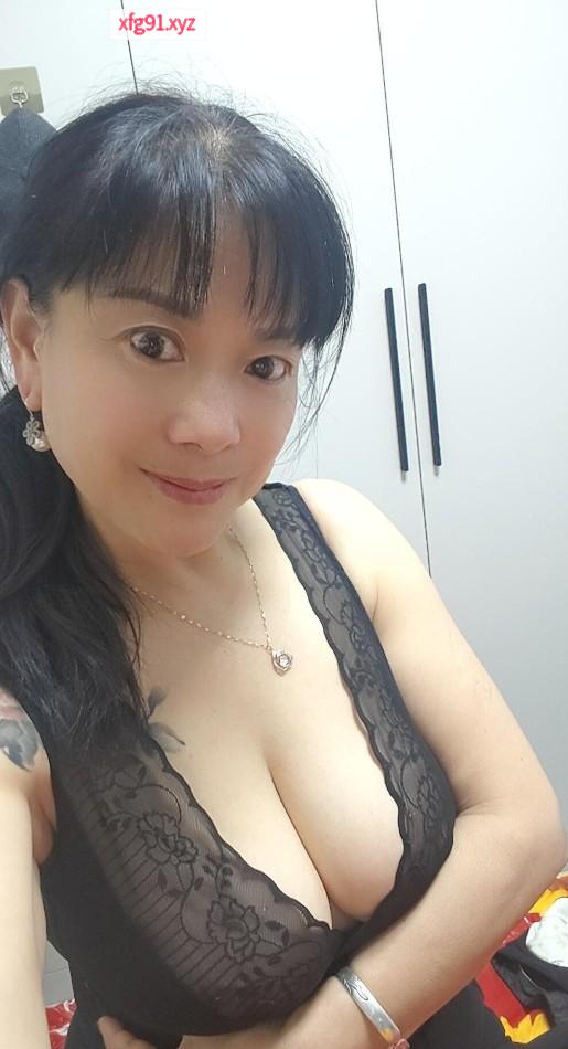 紧身成熟美女 - 寻芳阁