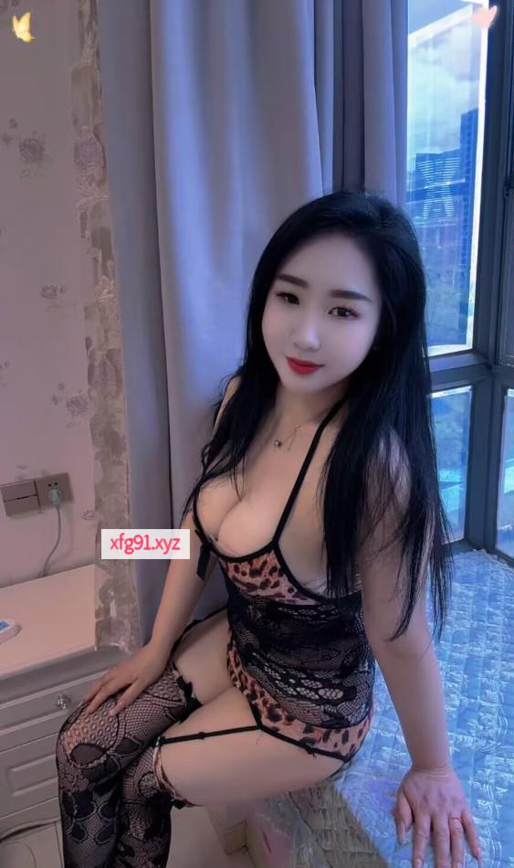 官渡爆乳风骚苹果老师 - 寻芳阁