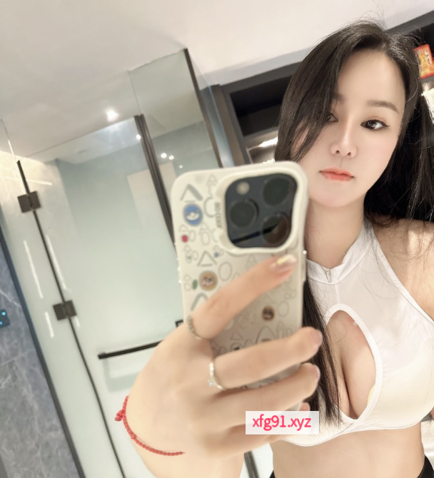 制服小骚货秋秋 - 寻芳阁