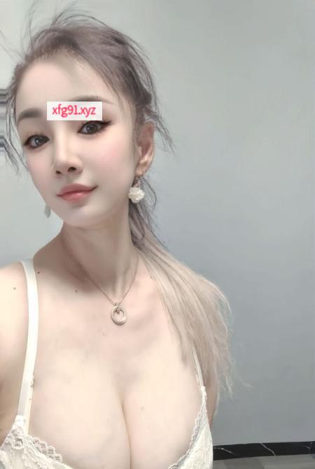 东湖肤白巨乳御姐 - 寻芳阁