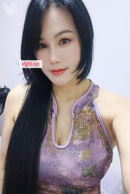 很棒的丝袜熟女 - 寻芳阁