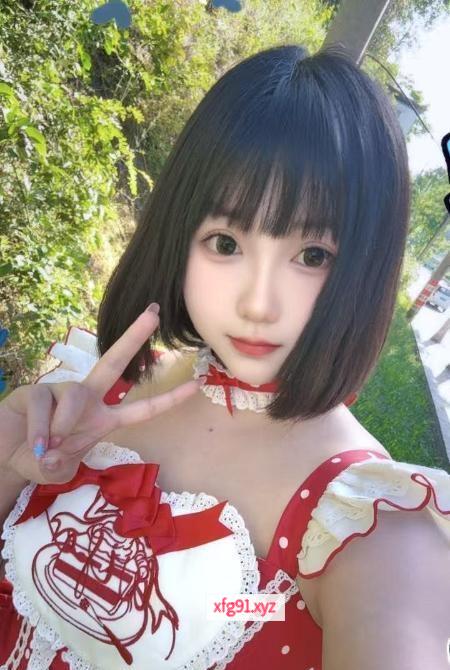 甜美短发大胸小姐姐 - 寻芳阁