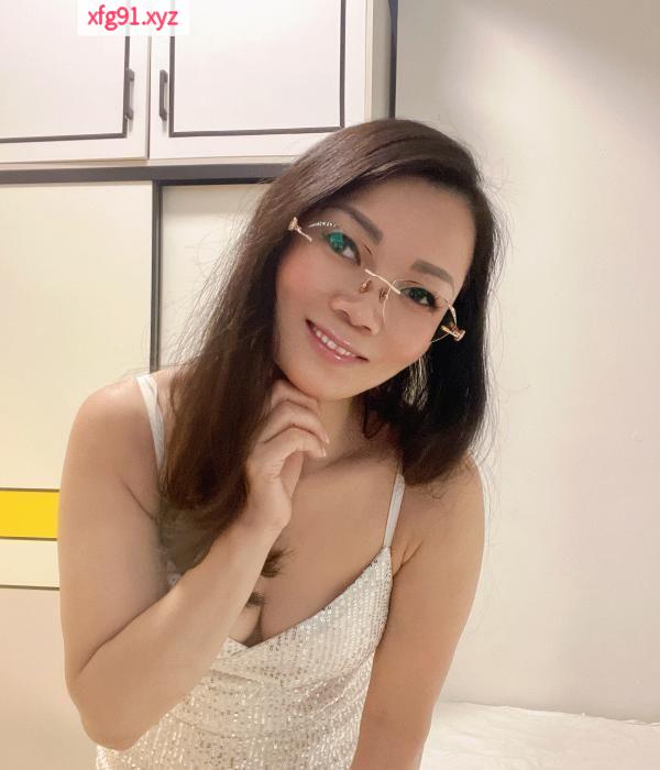 眼镜少妇老师 - 寻芳阁