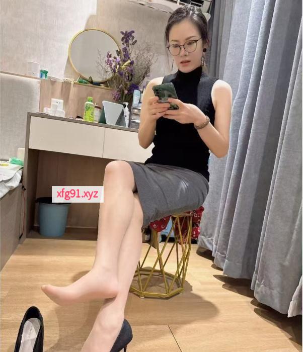 闷骚性感情趣老师 - 寻芳阁