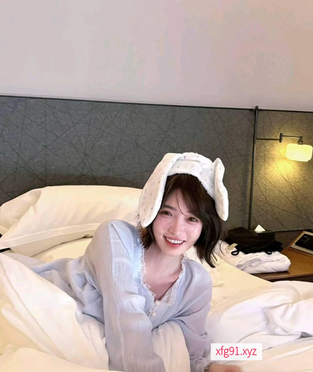 妖娆黑丝包臀很妩媚 - 寻芳阁