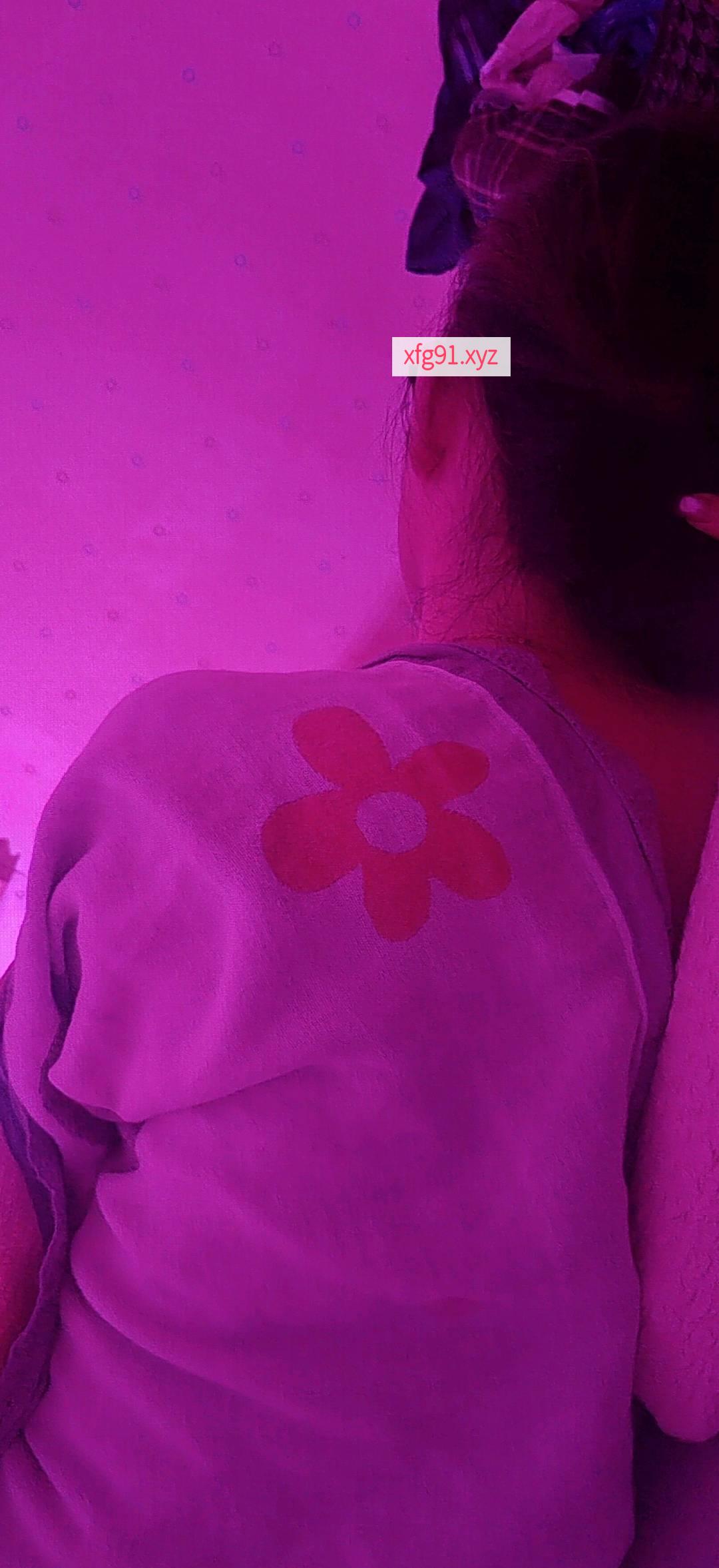 湖塘喷水骚女 - 寻芳阁
