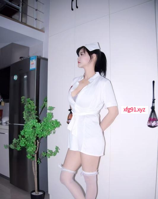 D胸细腰少妇 - 寻芳阁
