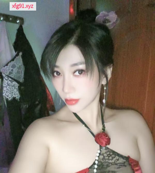 风骚眼镜淫妻 - 寻芳阁