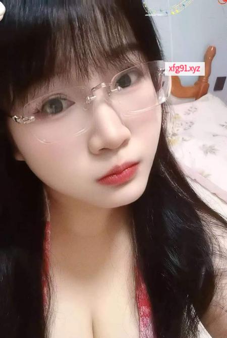 带眼镜的白嫩少妇 - 寻芳阁