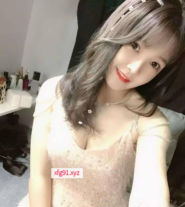 性感肤白小美 - 寻芳阁