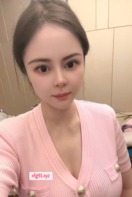 高新大胸少妇 - 寻芳阁