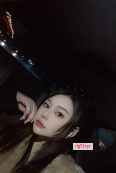 E罩杯御姐依依 - 寻芳阁