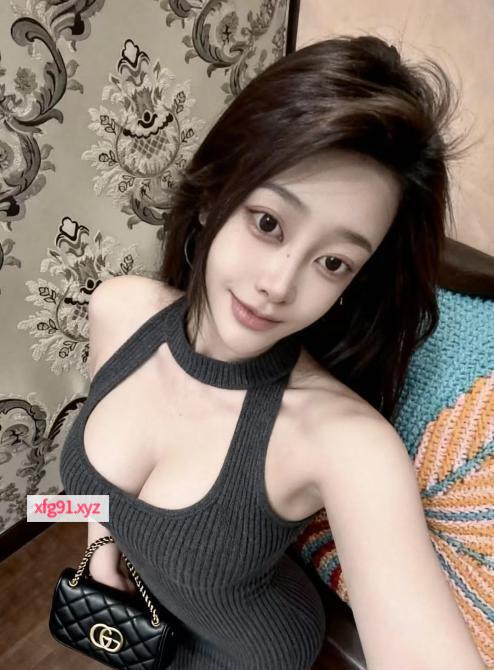 津南大胸翘臀美女 - 寻芳阁