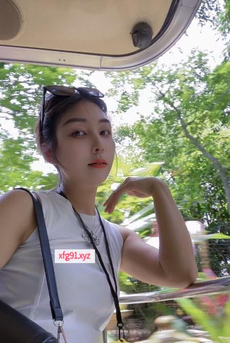 年轻苗条少妇 - 寻芳阁
