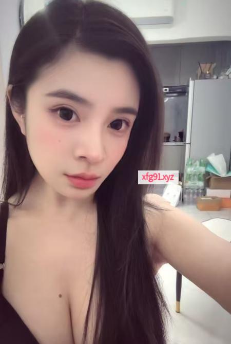 美乳翘臀小美女 - 寻芳阁